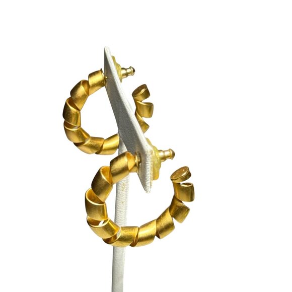 Gold Tone Chunky Spiral Hoop Earrings Lightweight Modern Fashion Jewelry - Picture 5 of 8